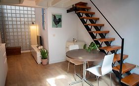 Cozy & Quiet Apartment In The Center